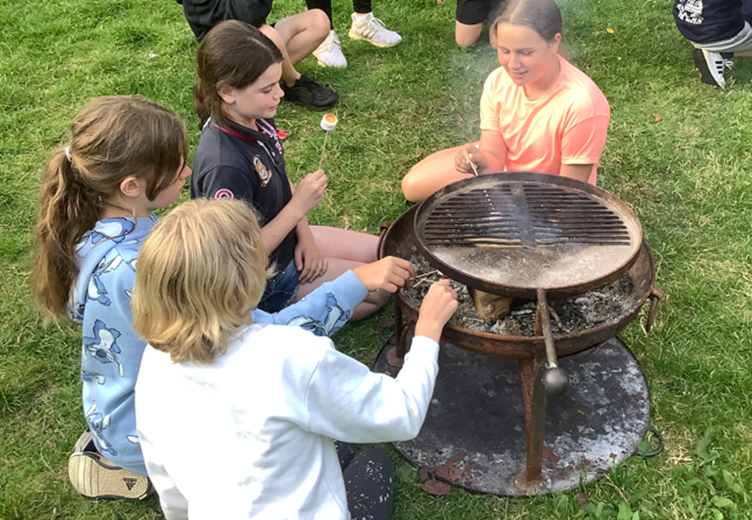 A group of people around a grill

AI-generated content may be incorrect.